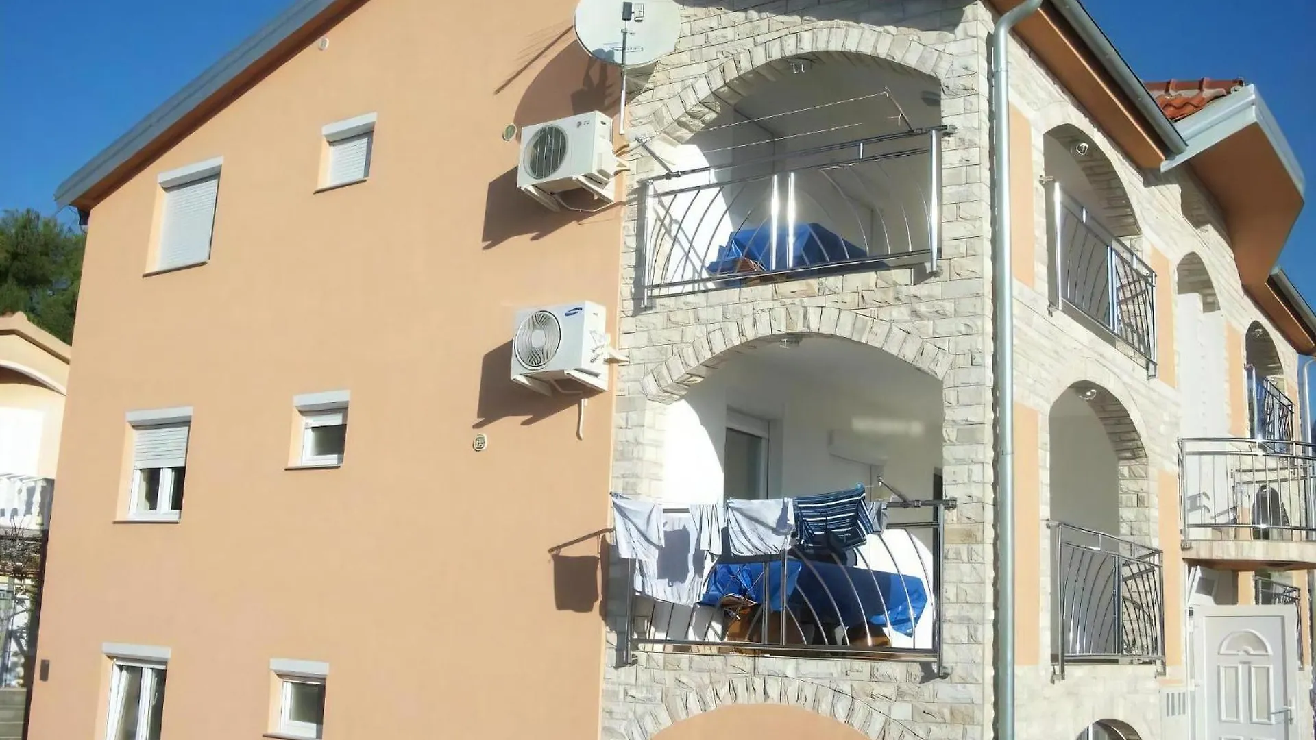 ויר Charmante, Sonnige Ferienwohnung דירה